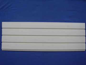 आईएसओ सफेद लकड़ी के पीवीसी Slatwall पैनलों / लकड़ी प्लास्टिक Slotted दीवार बोर्ड