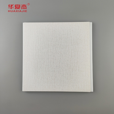 अच्छा दाम कारखाने की बिक्री आंतरिक पीवीसी दीवार पैनल गर्म मुद्रांकन लकड़ी के अनाज पीवीसी छत नमी प्रतिरोधी निर्माण सामग्री ऑनलाइन