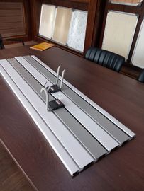 अच्छा दाम सैंडस्टोन रंग भंडारण के लिए UPVC Slatwall पैनलों 2.44m * 11cm * 2cm ऑनलाइन
