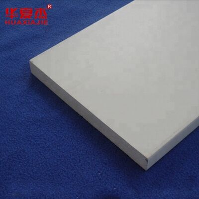 गुणवत्ता आसान इंस्टॉलेशन के लिए वाटरप्रूफ डब्ल्यूपीसी डोर फ्रेम वुडग्रेन पैटर्न के साथ इंटीरियर और एक्सटीरियर एप्लीकेशन के लिए कारखाना